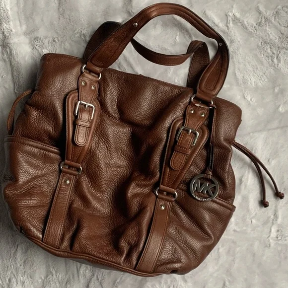 Beautiful brown leather Michael Kors bag. - Picture 3 of 13
